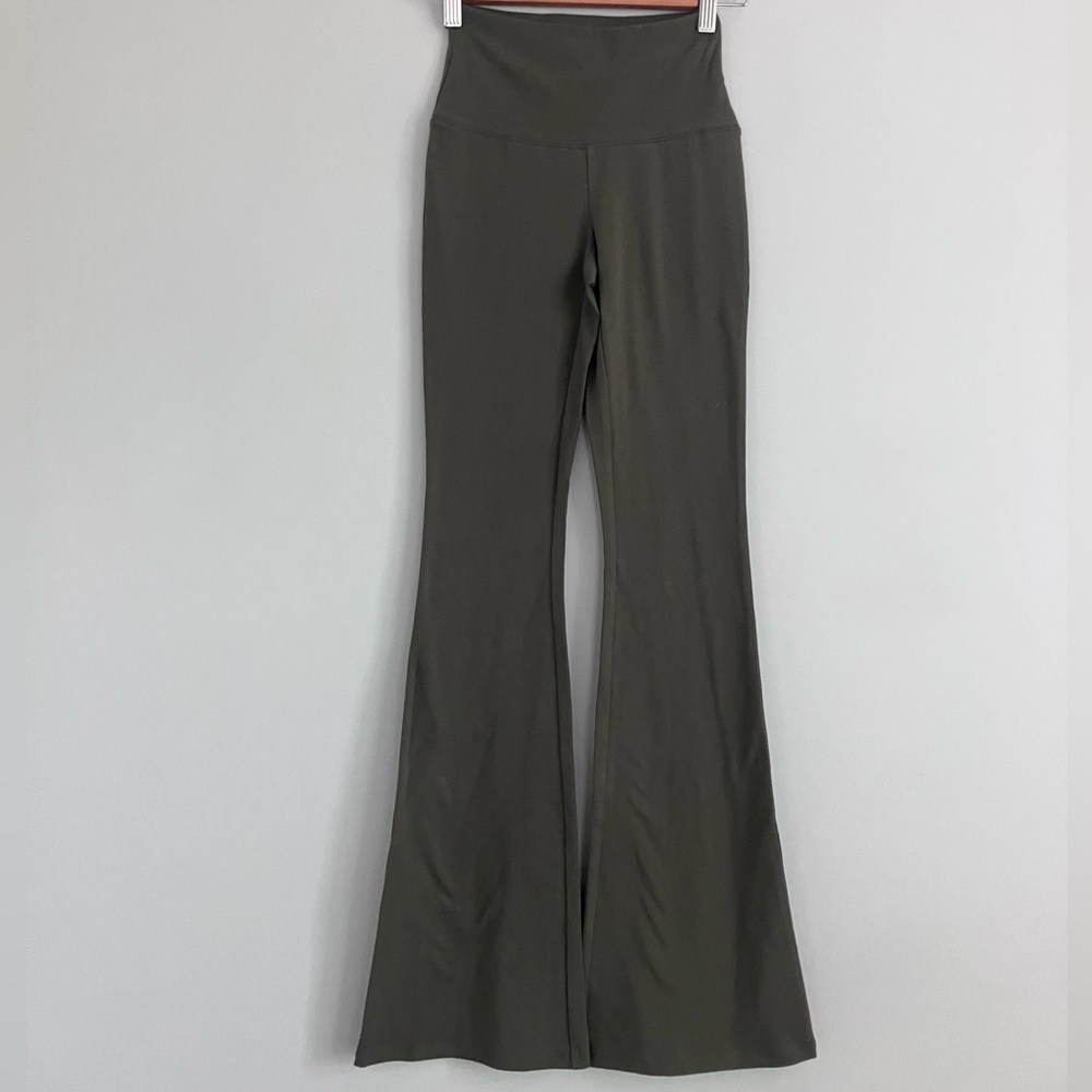 WILD FABLE Military Green Mid Rise Flared Light Weight Pants Size XXS